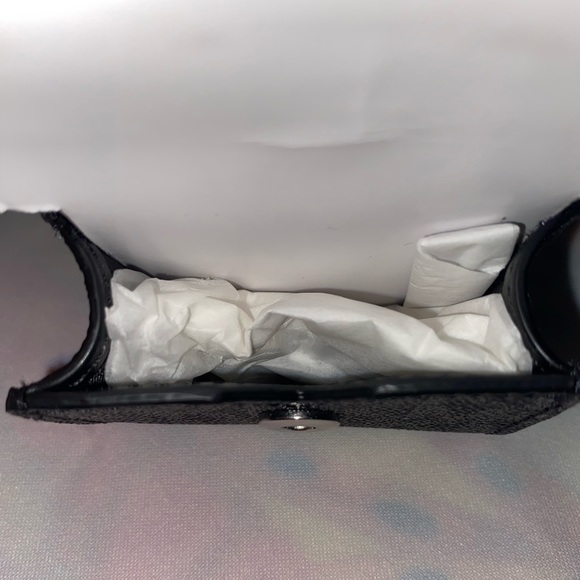 ✨NEW Michael Kors AirPod Case✨ - Picture 3 of 3